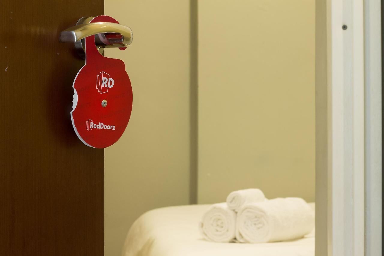 Reddoorz Near Naia Terminal 1 Hotel Paranaque City ภายนอก รูปภาพ