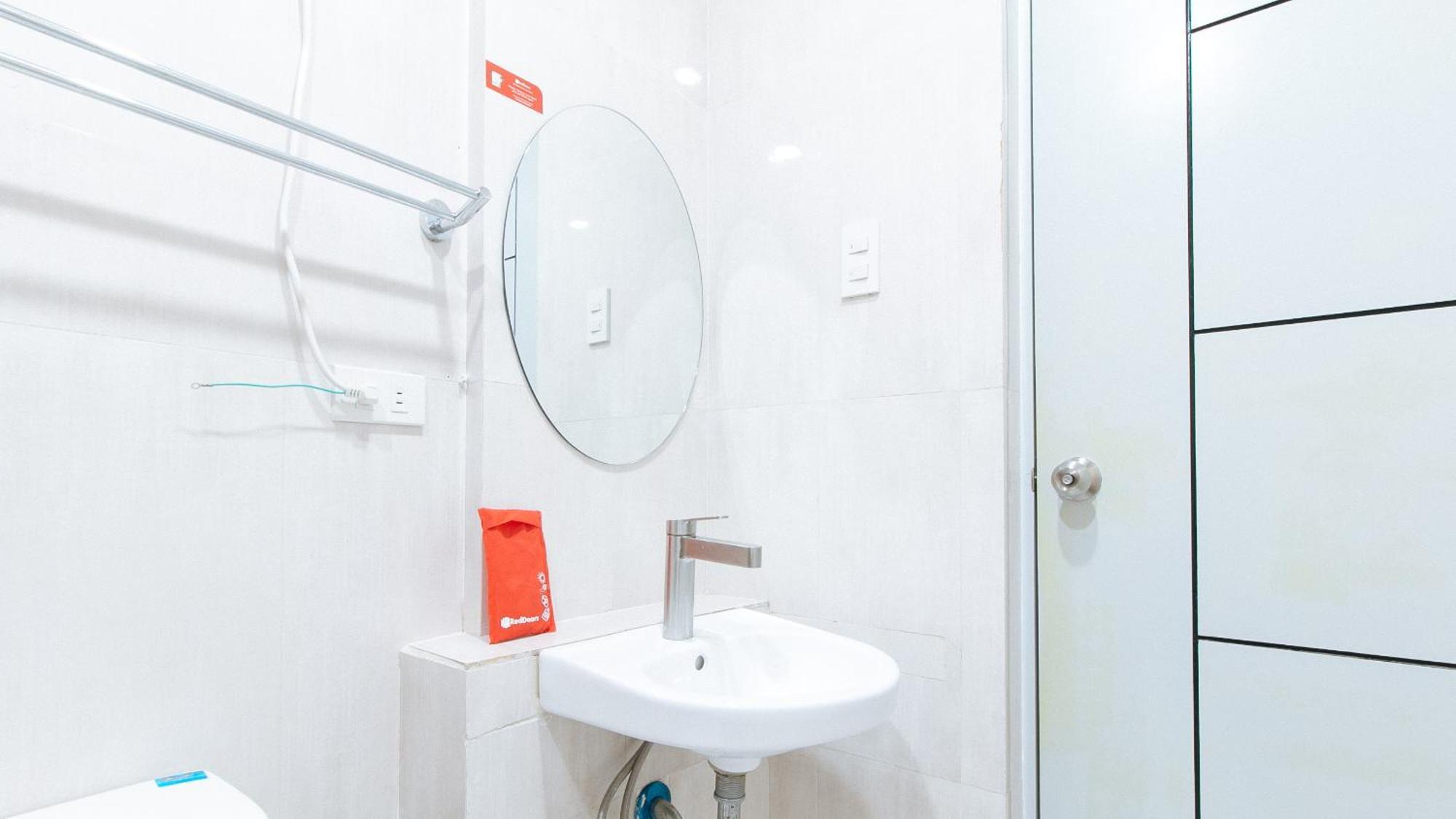 Reddoorz Near Naia Terminal 1 Hotel Paranaque City ภายนอก รูปภาพ