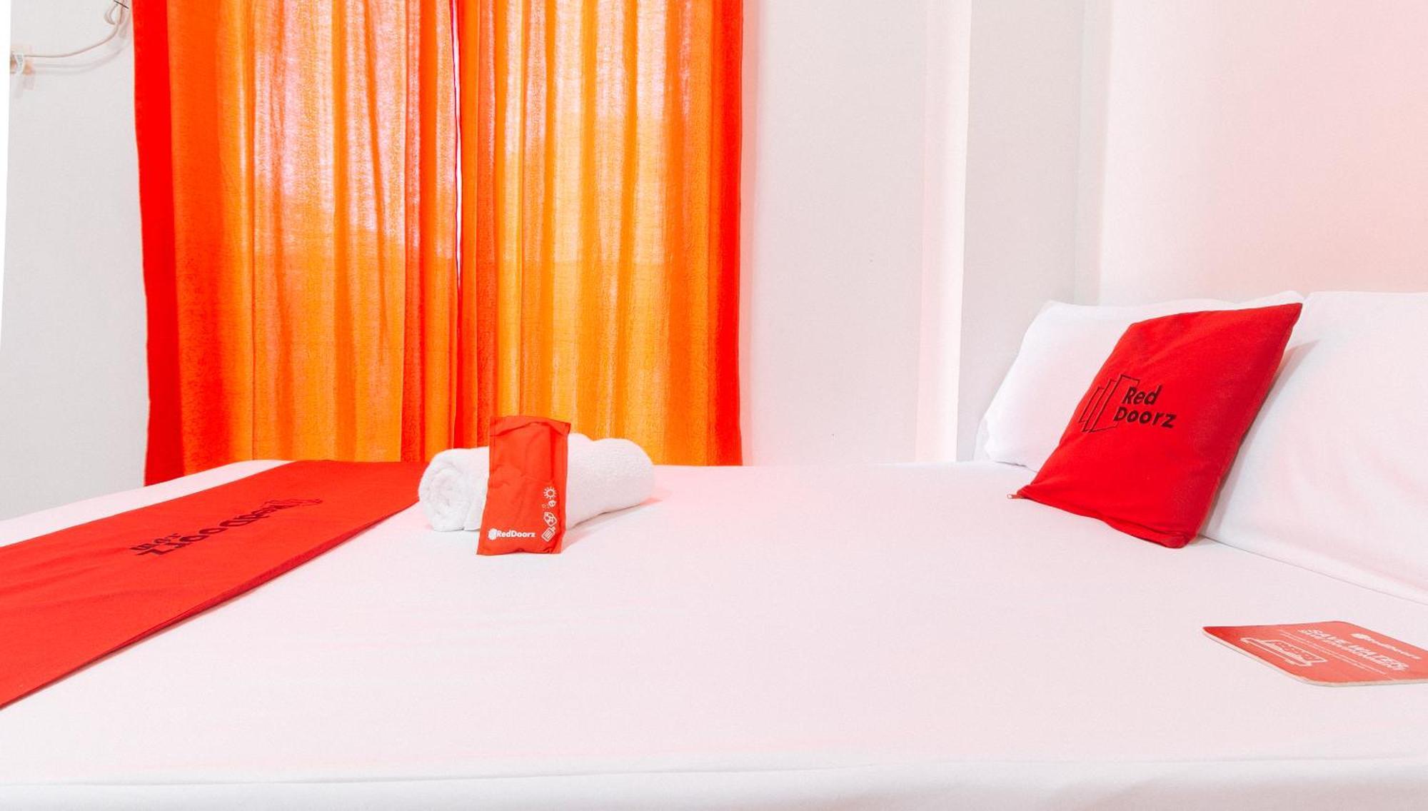 Reddoorz Near Naia Terminal 1 Hotel Paranaque City ภายนอก รูปภาพ