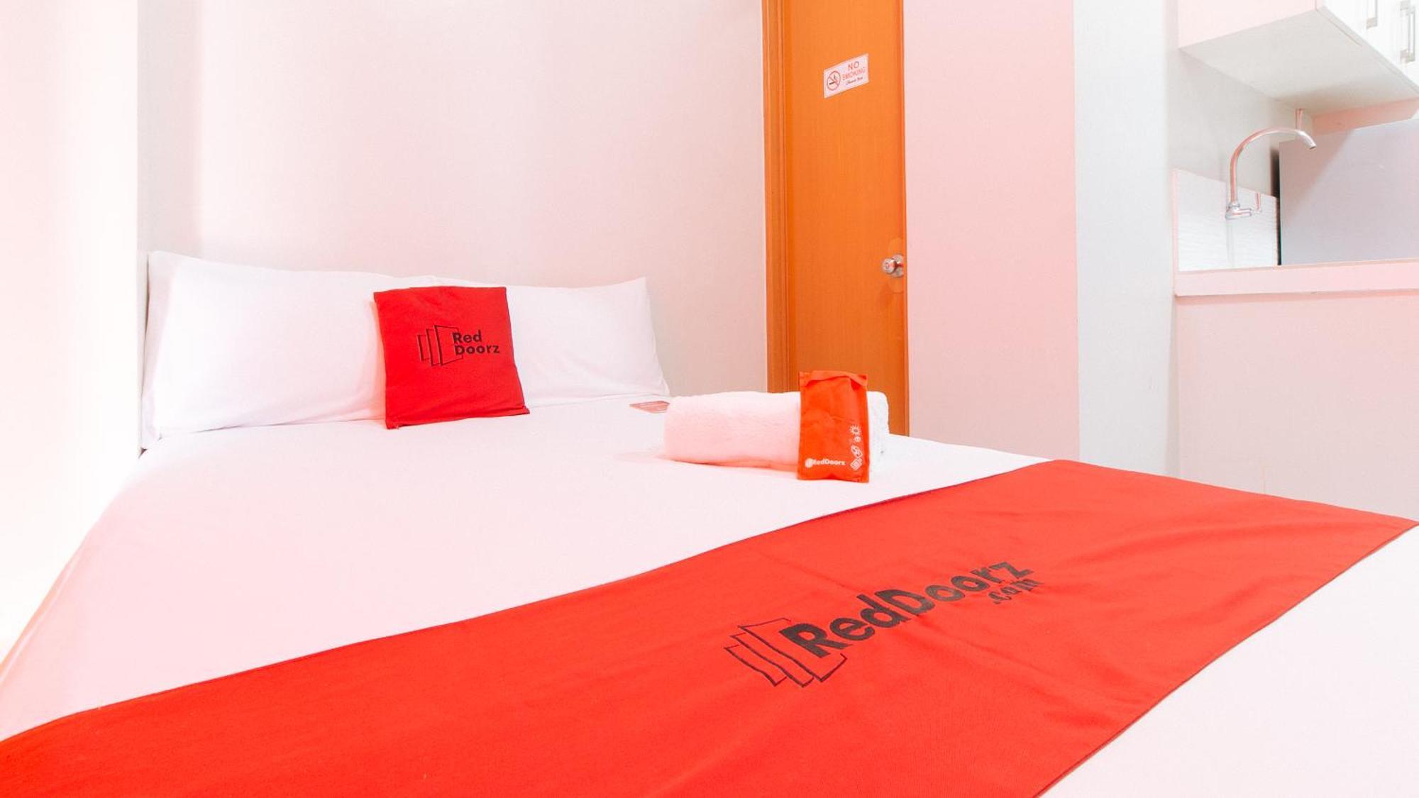 Reddoorz Near Naia Terminal 1 Hotel Paranaque City ภายนอก รูปภาพ
